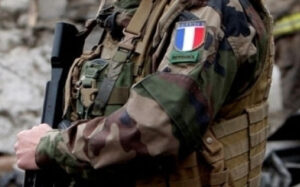 5952250644_un-militaire-francais